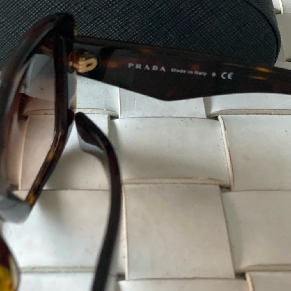 Sunglasses PRADA - Picture 4 of 4